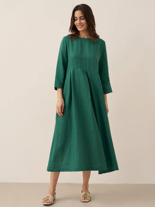 LINTICO Abigail linen maxi dress with bateau neckline and pleated skirt, stylish and elegant for summer wear.