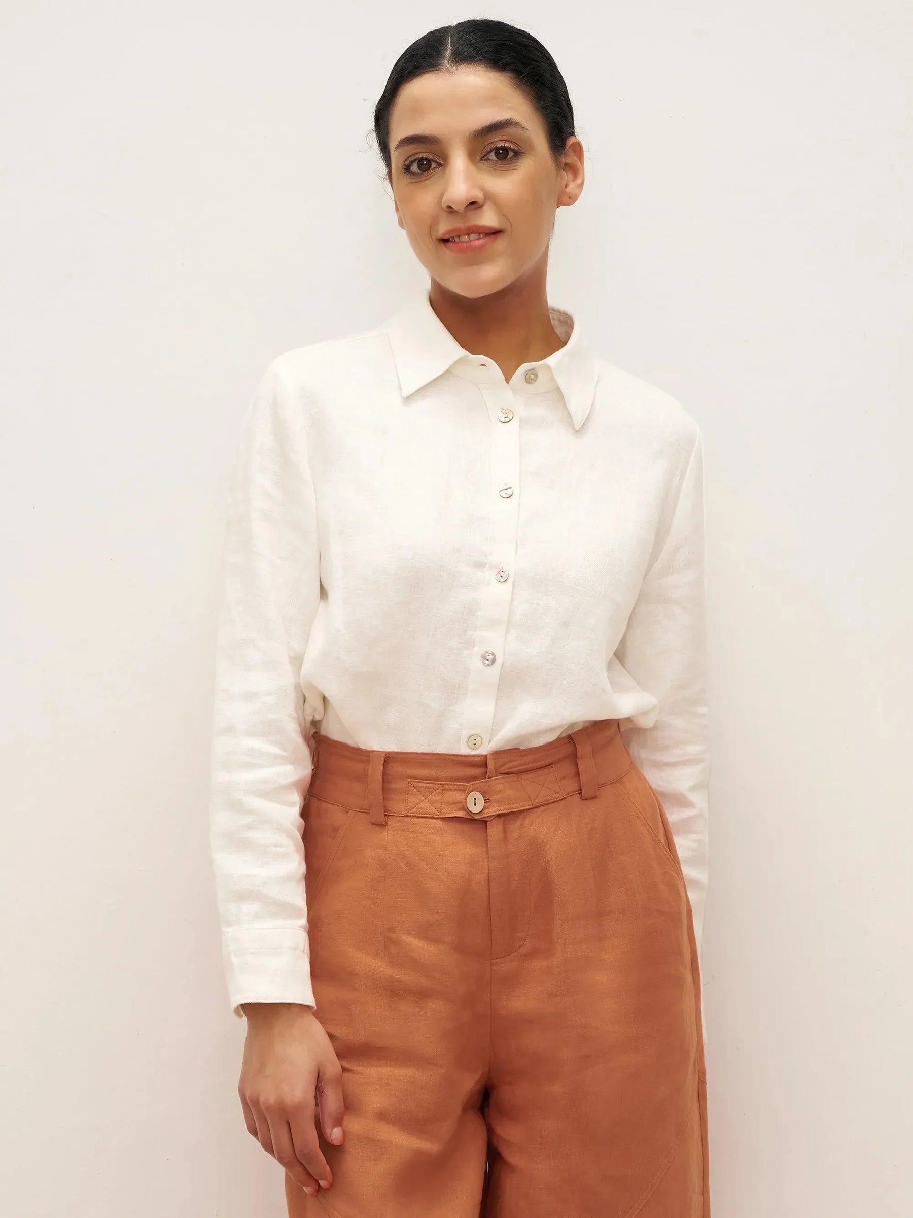 100% Linen Button-Front Shirt with Extended Hem JOVAN - Glamourous Grace
