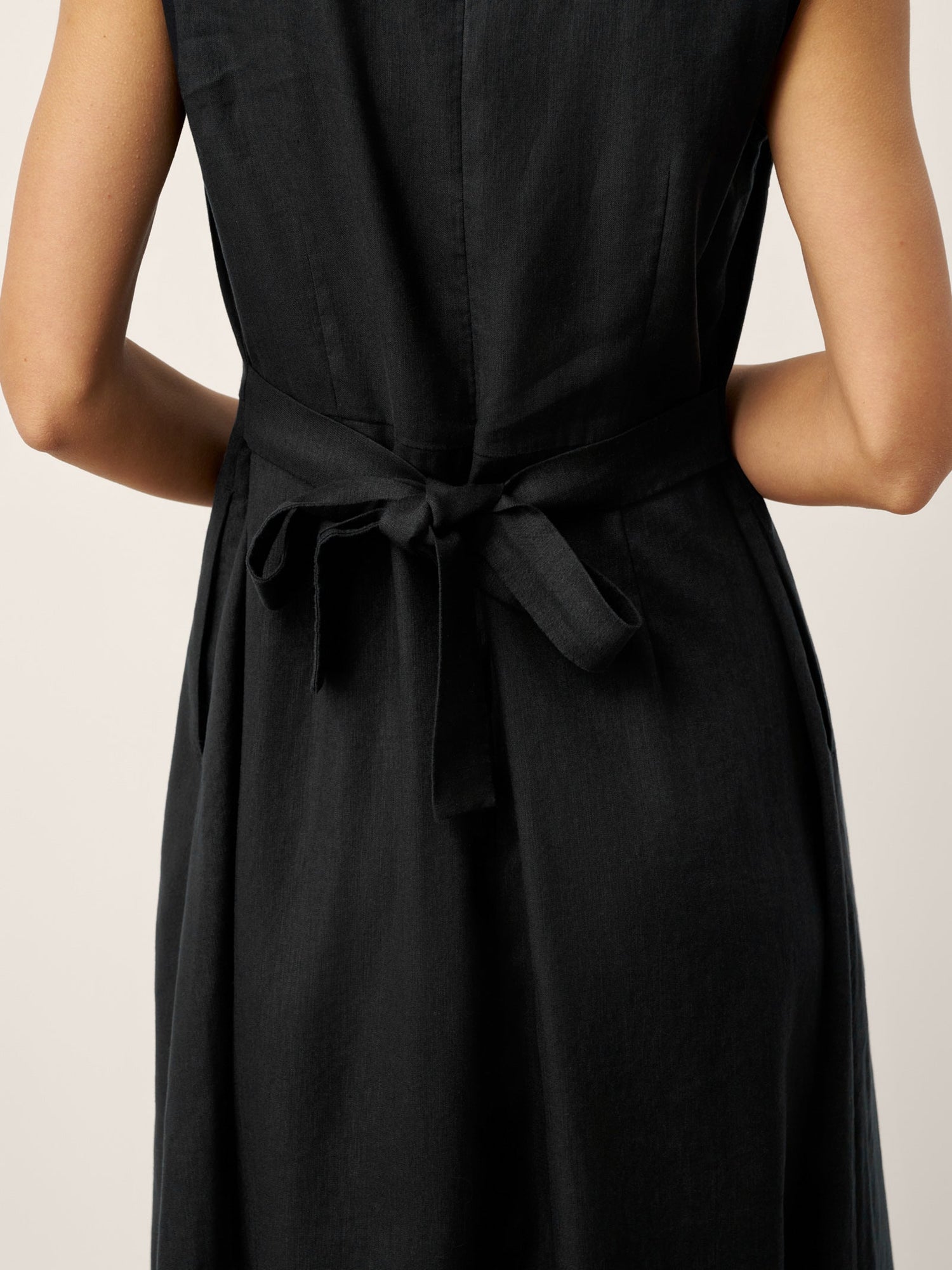 Linen-Lyocell V-Neck Sleeveless Maxi Dress WILLOW - Glamourous Grace