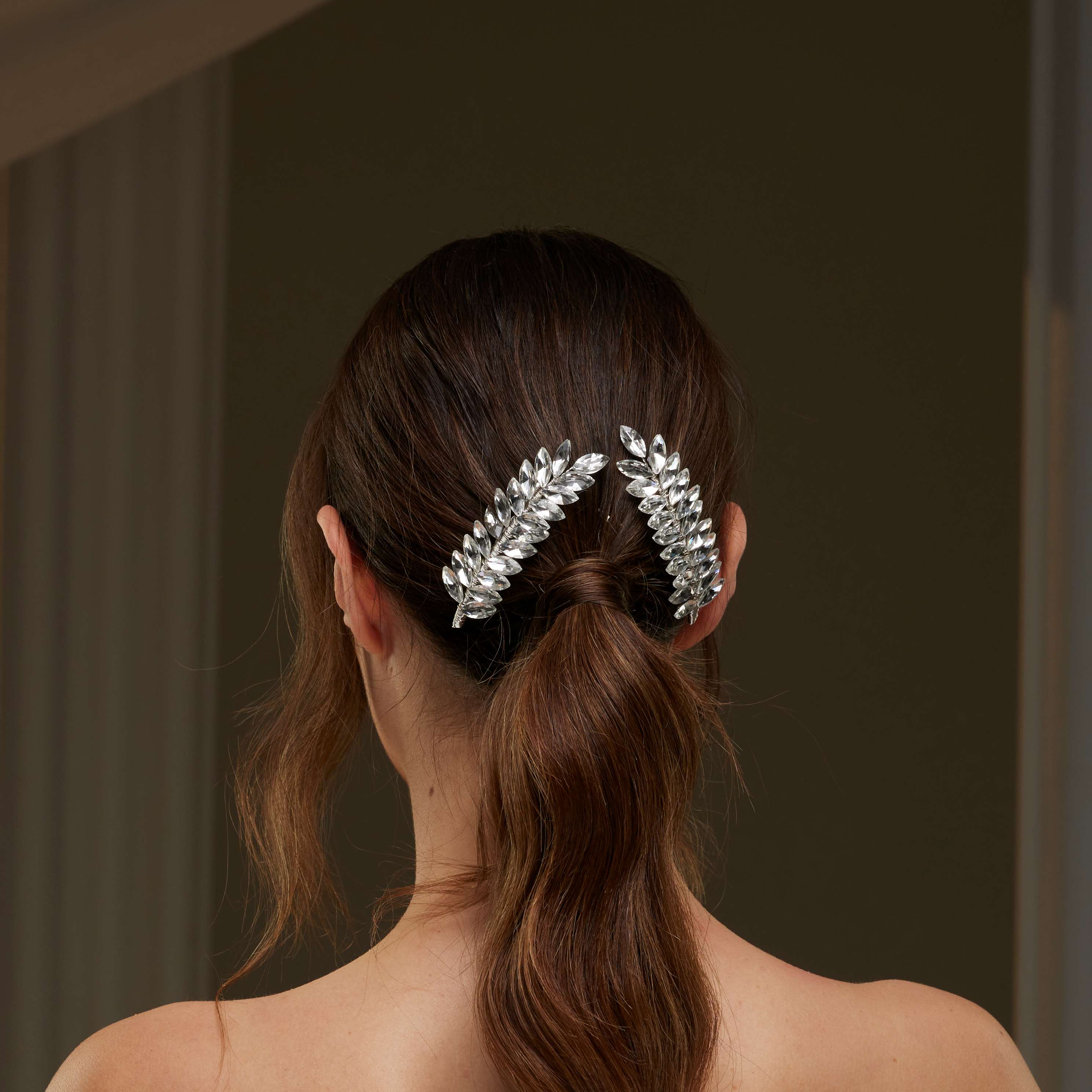 Elegant Rhinestone Hair Comb - Glamourous Grace