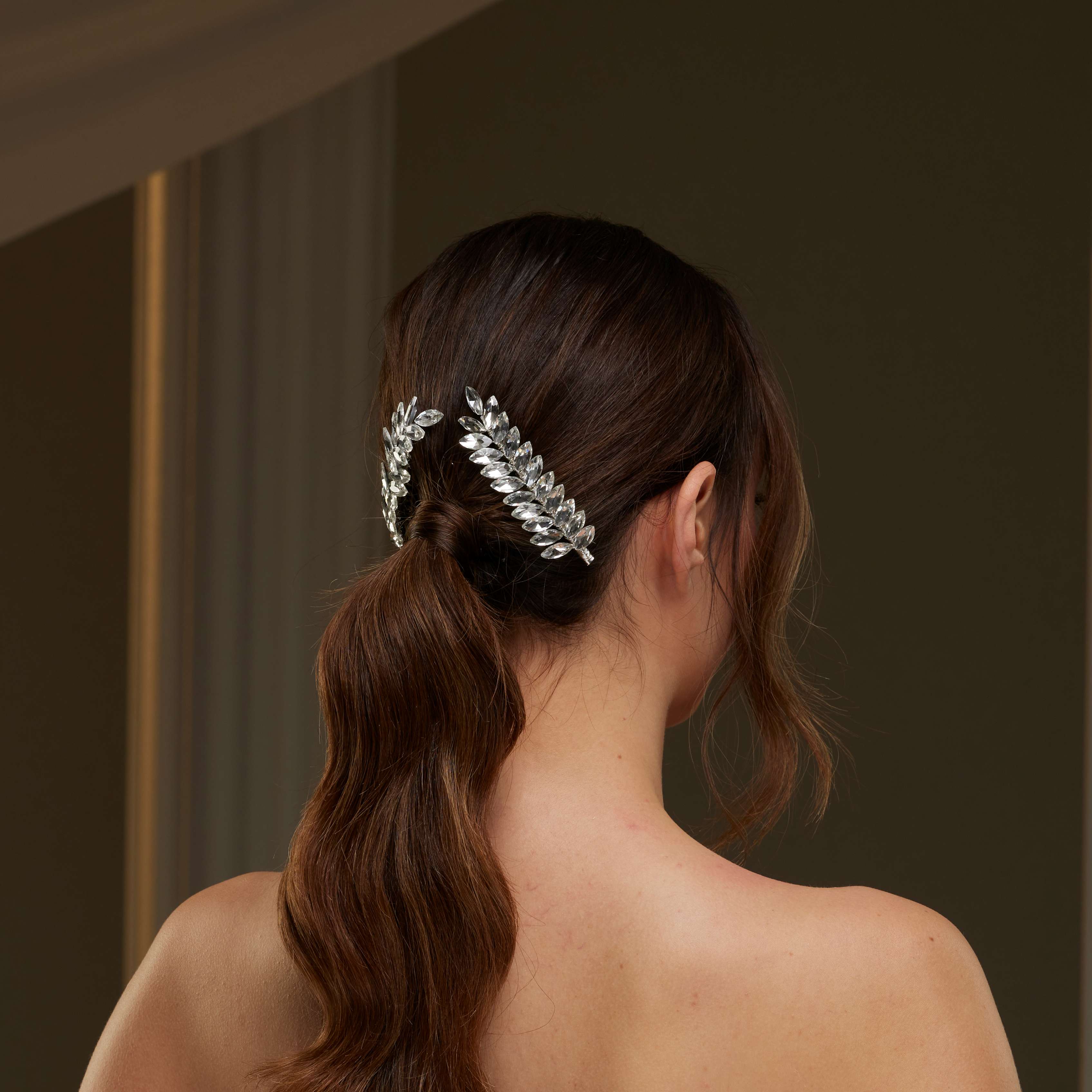 Elegant Rhinestone Hair Comb - Glamourous Grace