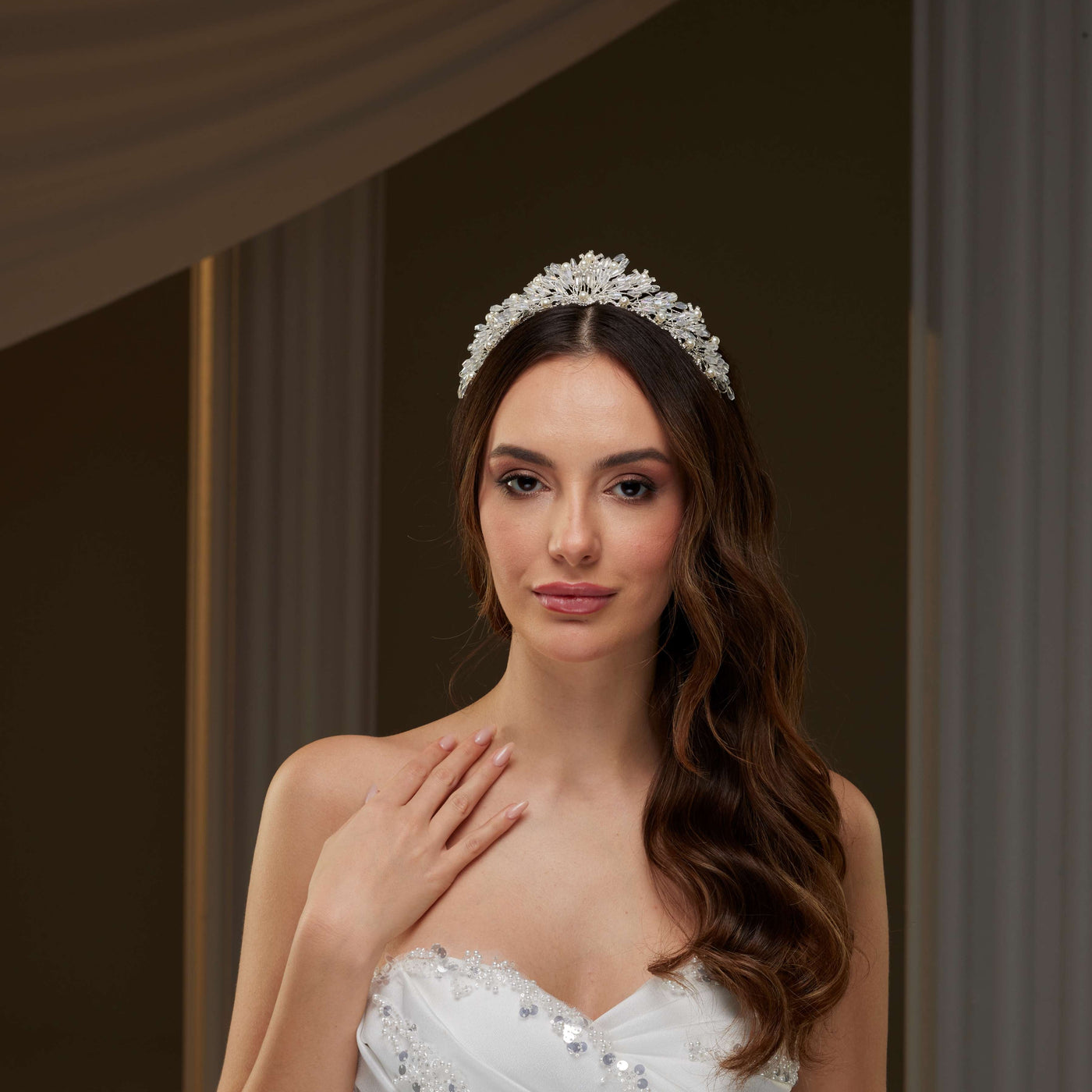 Elegant Crystal & Pearl Tiara - Glamourous Grace