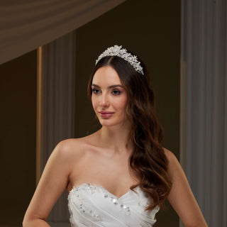 Elegant Crystal & Pearl Tiara - Glamourous Grace