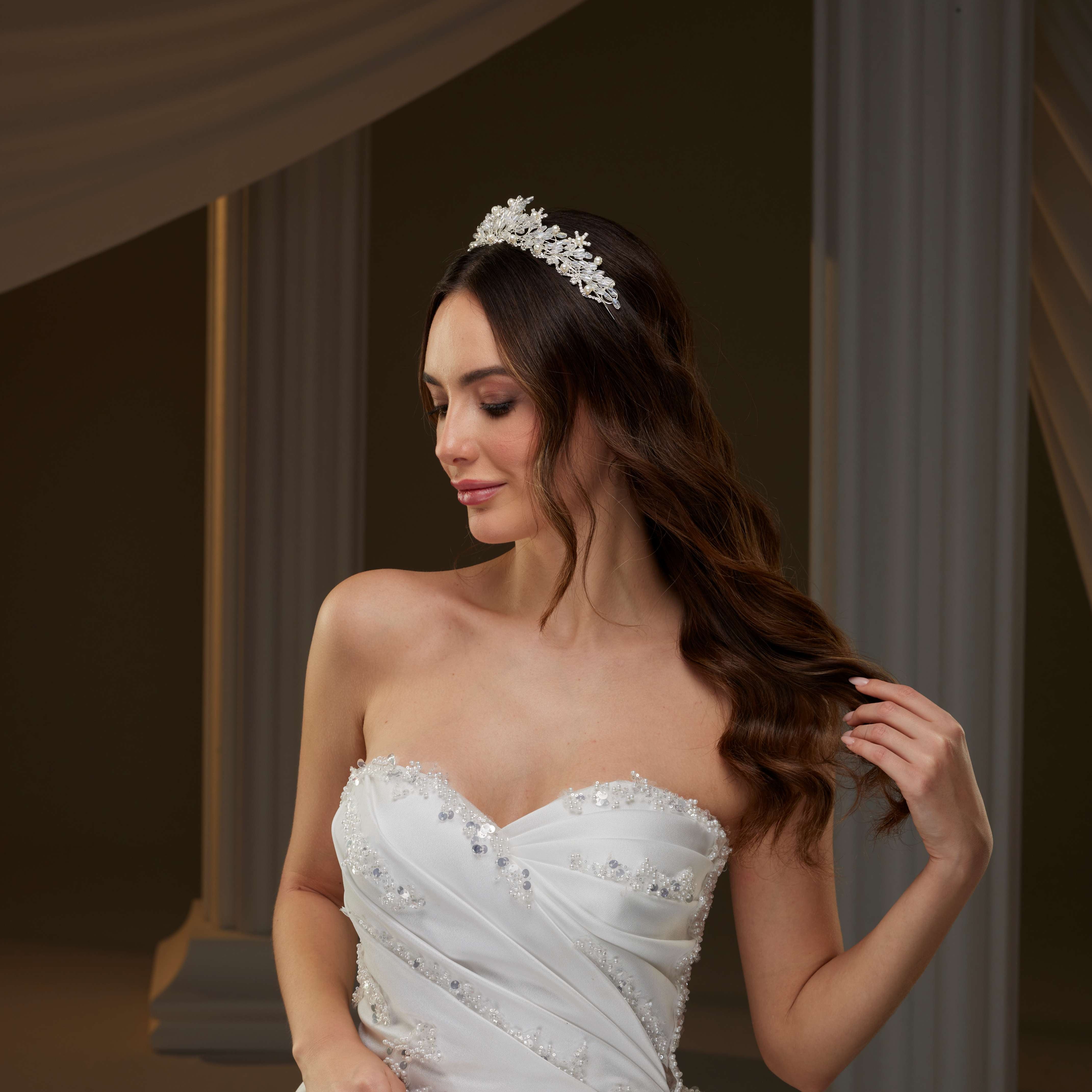 Elegant Crystal & Pearl Tiara - Glamourous Grace