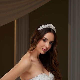 Elegant Crystal & Pearl Tiara - Glamourous Grace