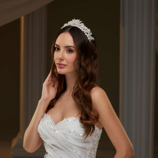 Elegant Crystal Tiara - Glamourous Grace