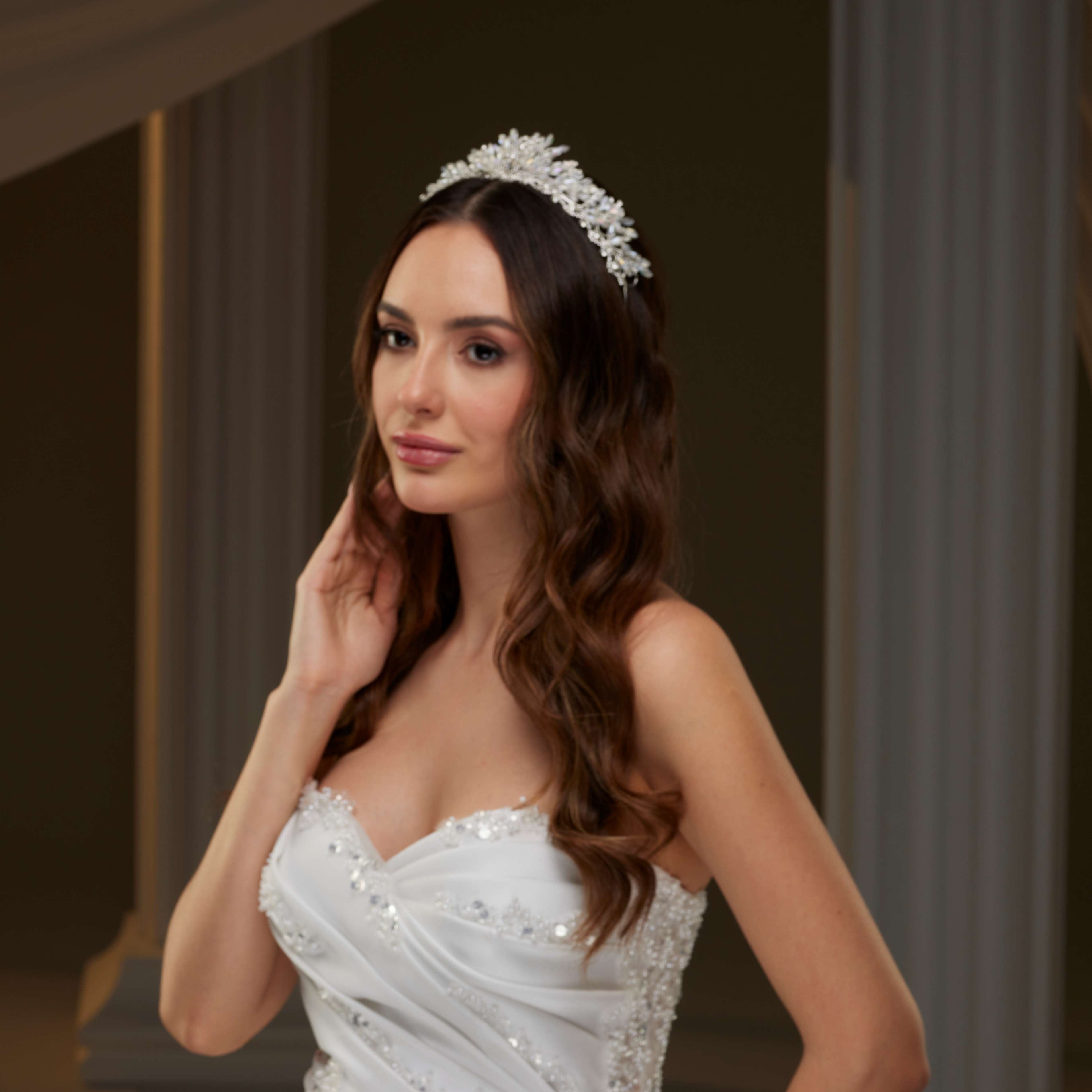 Elegant Crystal Tiara - Glamourous Grace