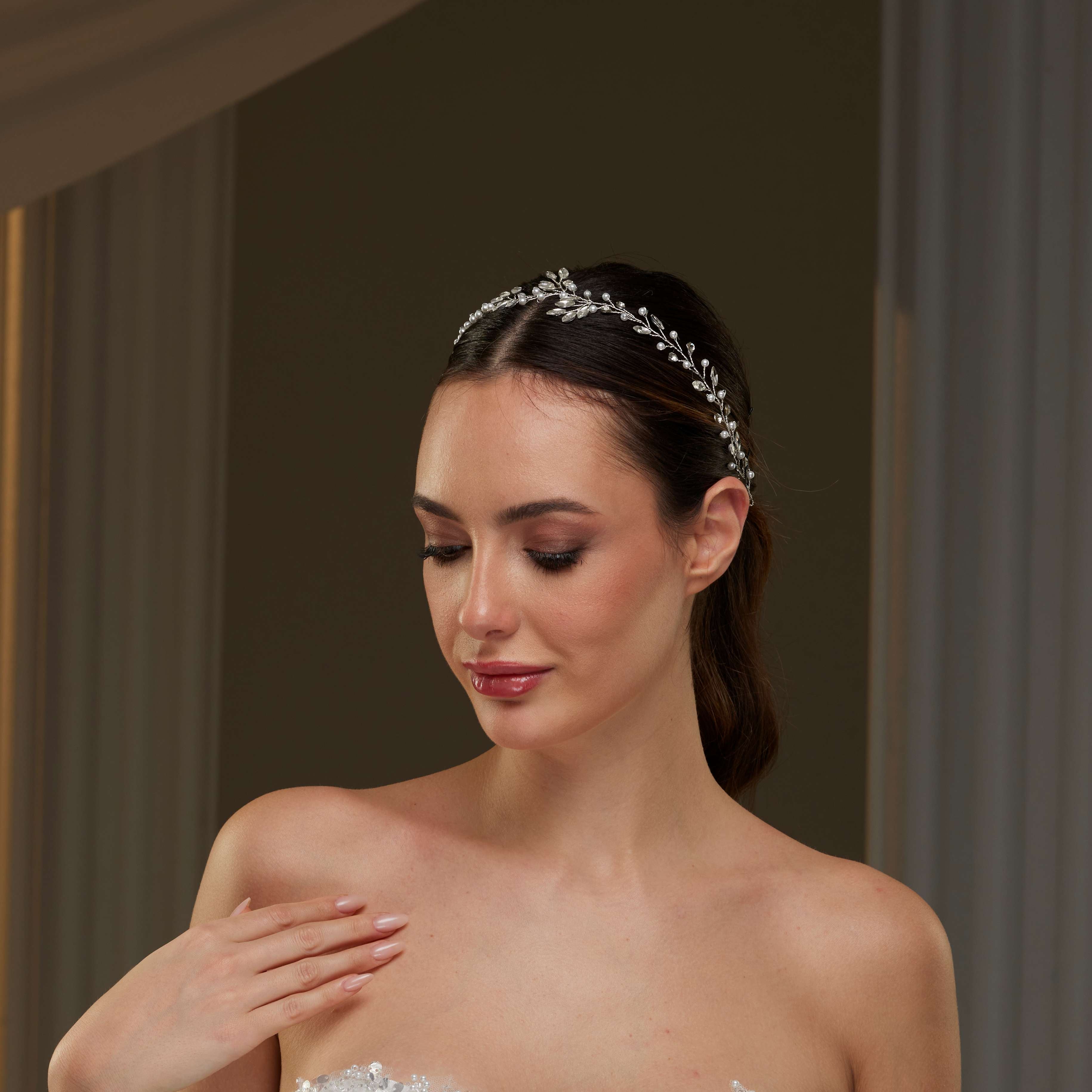 Elegant Crystal and Pearl  Hair Vine - Glamourous Grace