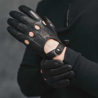 Mario (black) - Italian lambskin leather driving gloves & touchscreen feature - Glamourous Grace