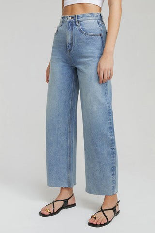 Moon Curve Raw Hem Crop Jeans HJ129 - Glamourous Grace