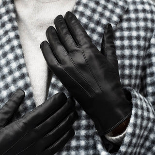 Francesca (black) - Italian lambskin leather gloves with brown rabbit fur lining - Glamourous Grace