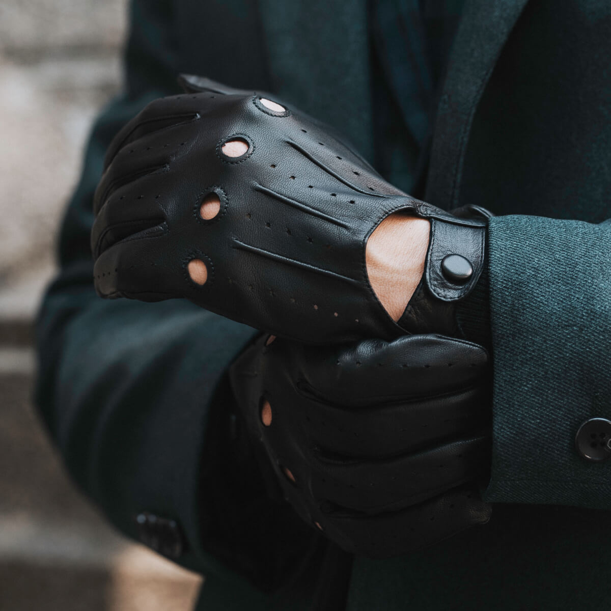 Enzo (black) - Italian lambskin leather driving gloves - Glamourous Grace