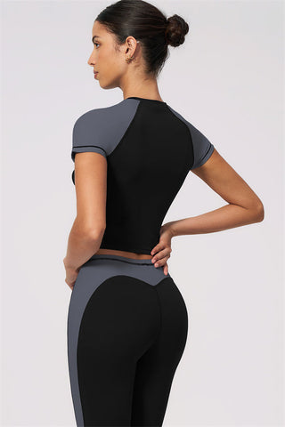The Sandstone T-shirt Capri Leggings 2-Piece Set