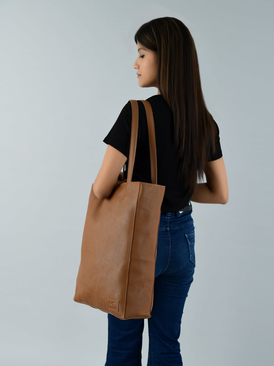 Café Chic Women's Leather Tote Bag - Glamourous Grace