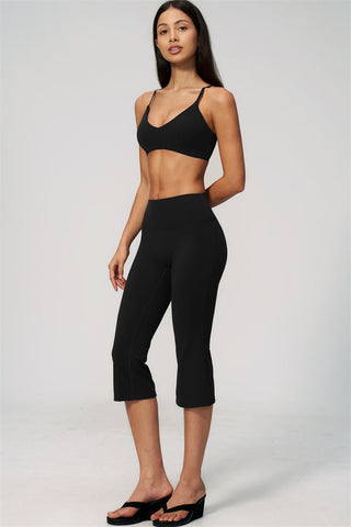 The Zura Sports Bra Capri Leggings 2-Piece Set