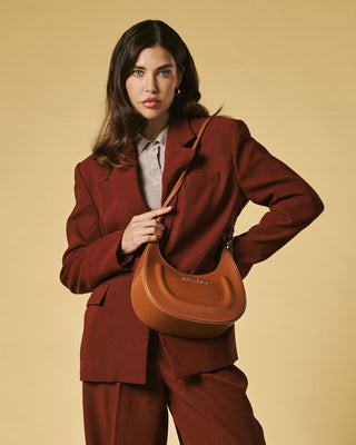 Ornella (cognac) - Italian calf leather women's crossbody bag (with shoulder strap) - Glamourous Grace