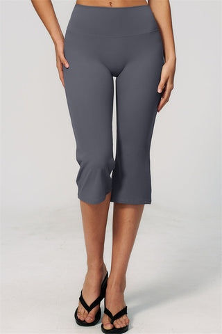 The Zura Sports Bra Capri Leggings 2-Piece Set