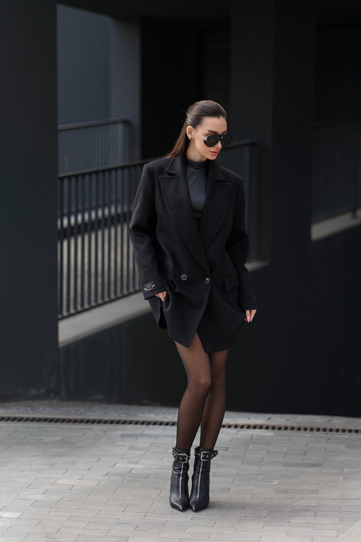 Andie Cashmere Wool Blend Blazer in Black