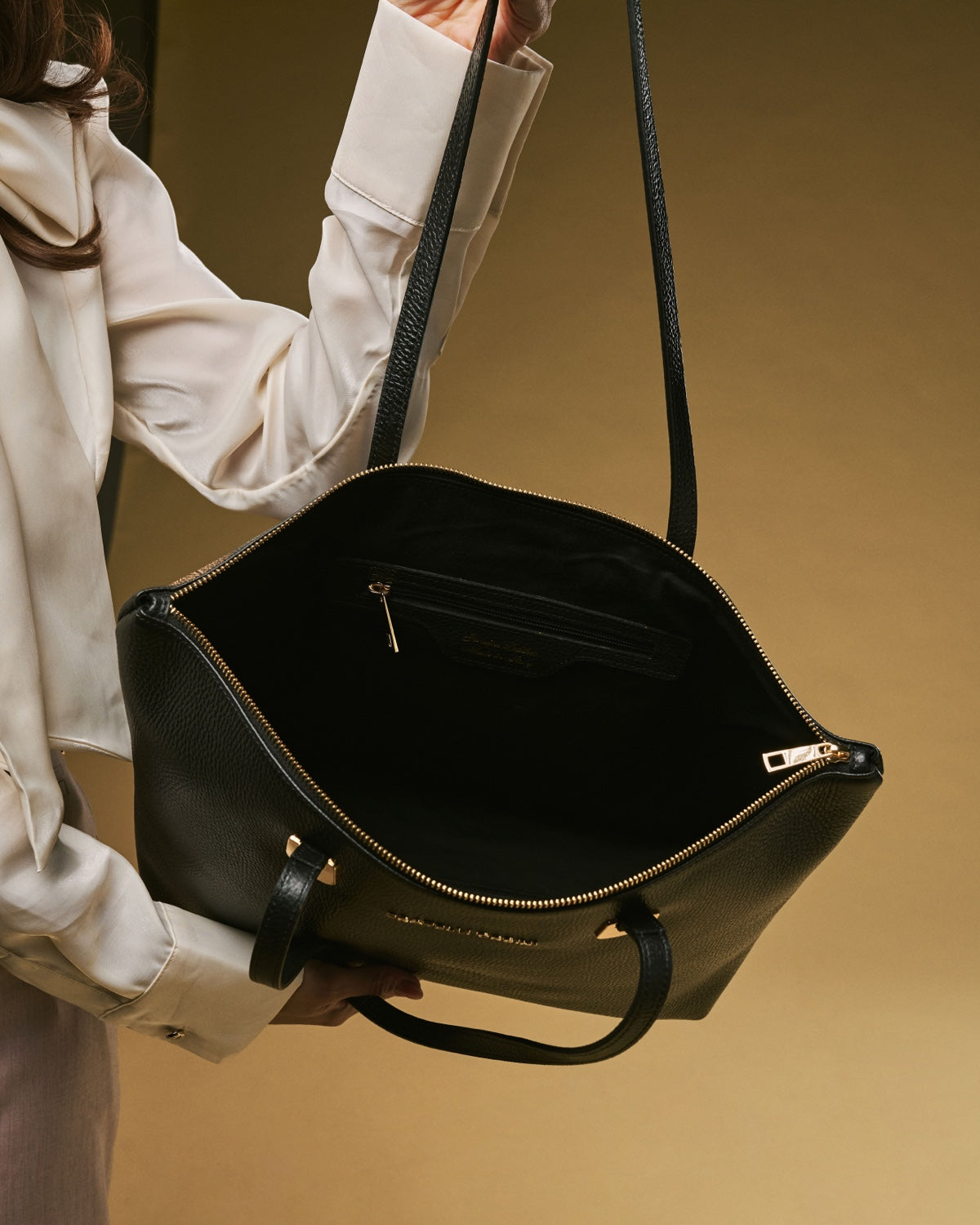 Simona (black) - Italian calf leather women's shoulder bag - Glamourous Grace