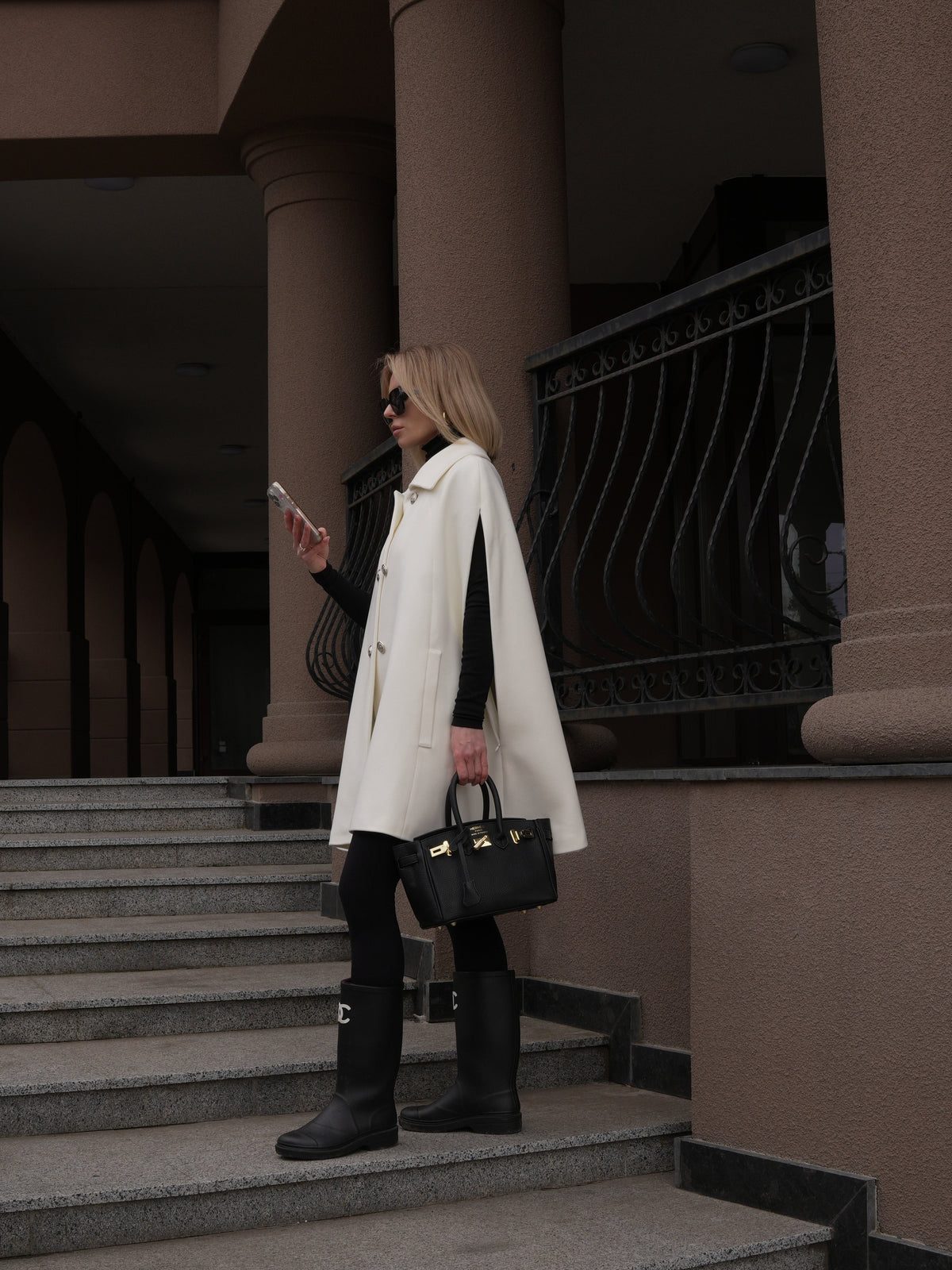 Paris Cashmere Bland Cape in Ivory