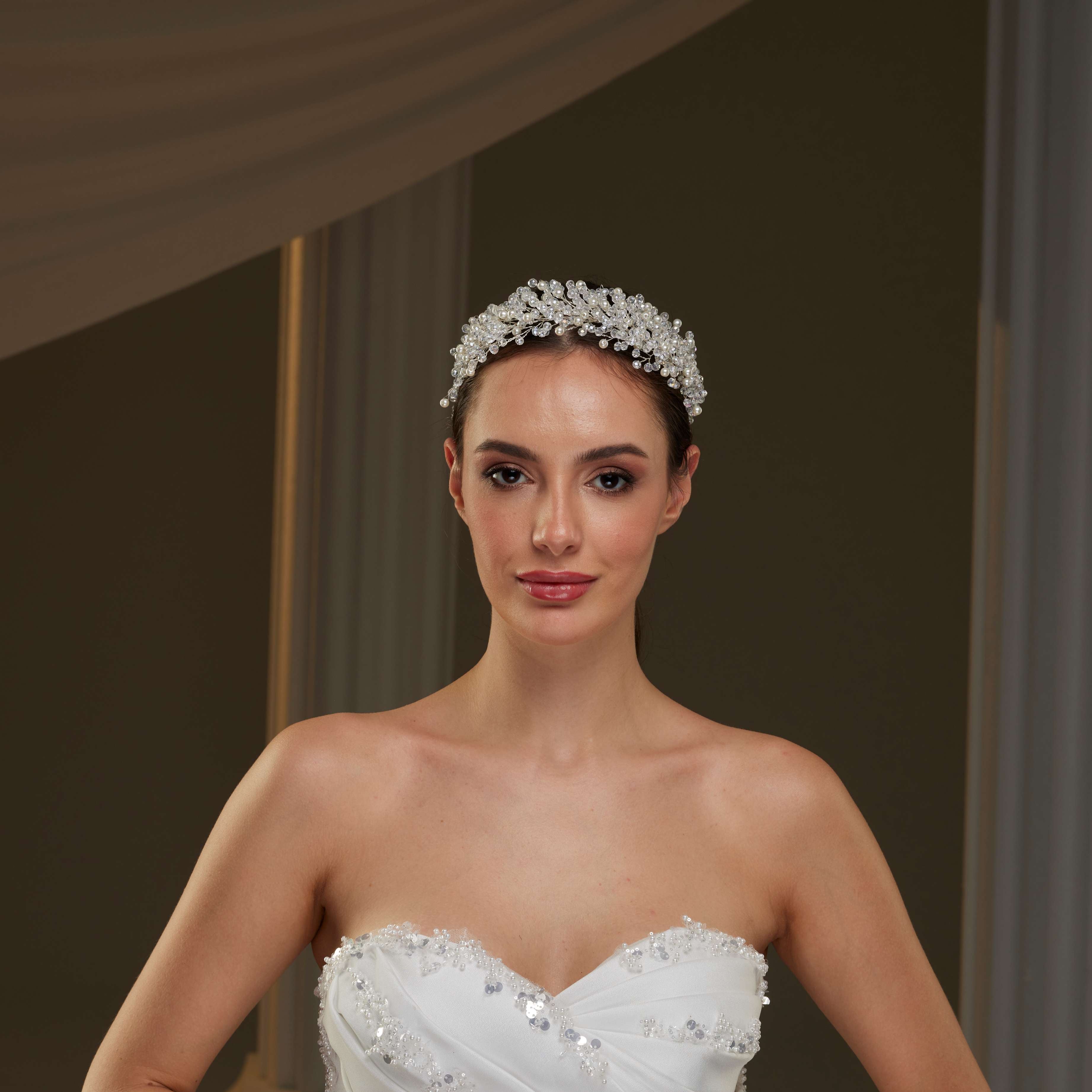 Elegant Bridal Hair Jewelry with Pearls - Glamourous Grace