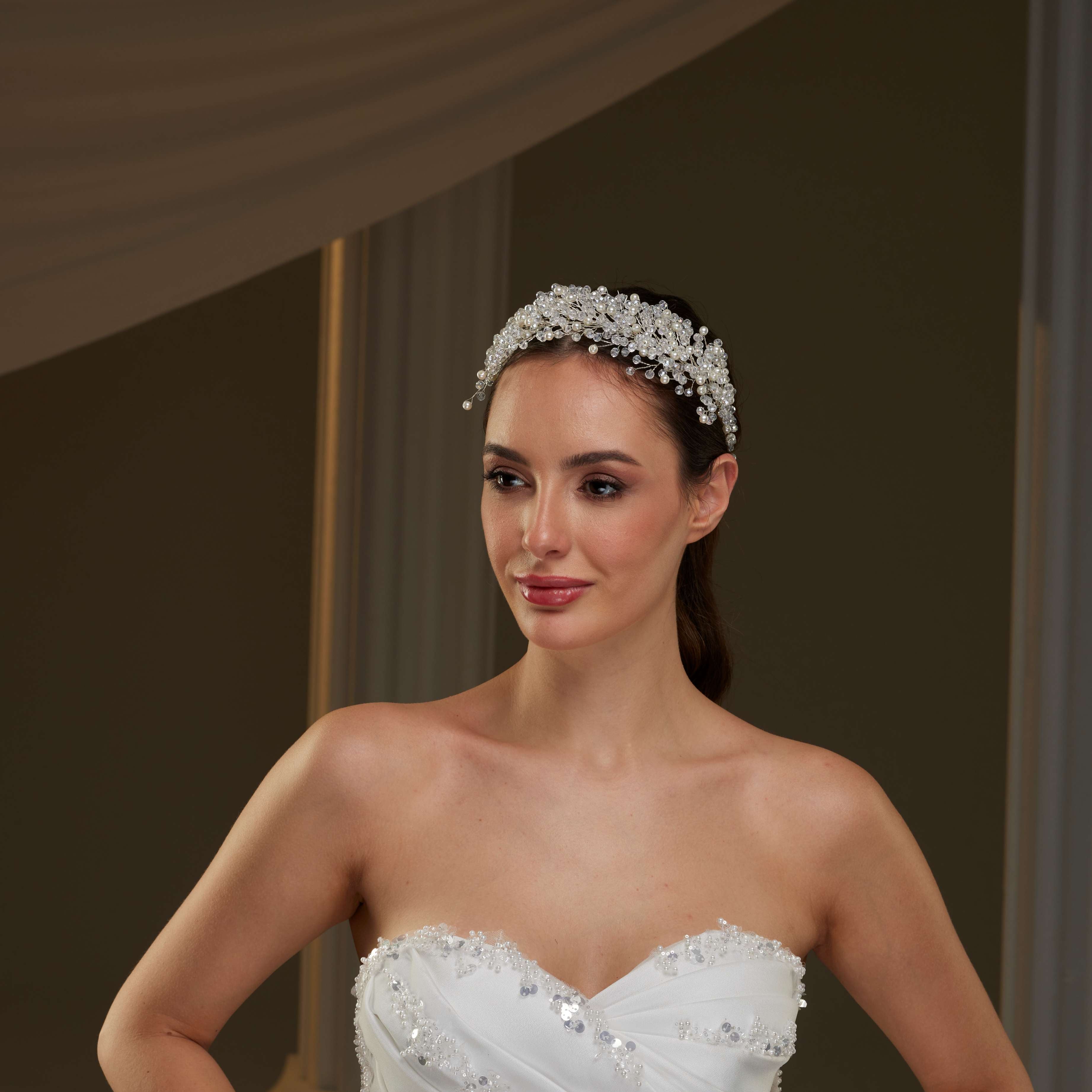 Elegant Bridal Hair Jewelry with Pearls - Glamourous Grace