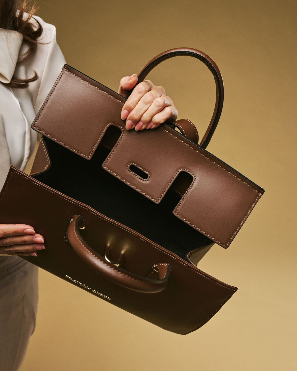 Oriana (brown) - Italian calf leather women's handbag (with shoulder strap) - Glamourous Grace