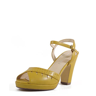 Aria Retro Heels - Glamourous Grace