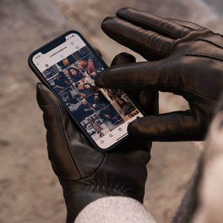 Aldo (black) - Italian lambskin leather gloves with lambswool lining & touchscreen feature - Glamourous Grace