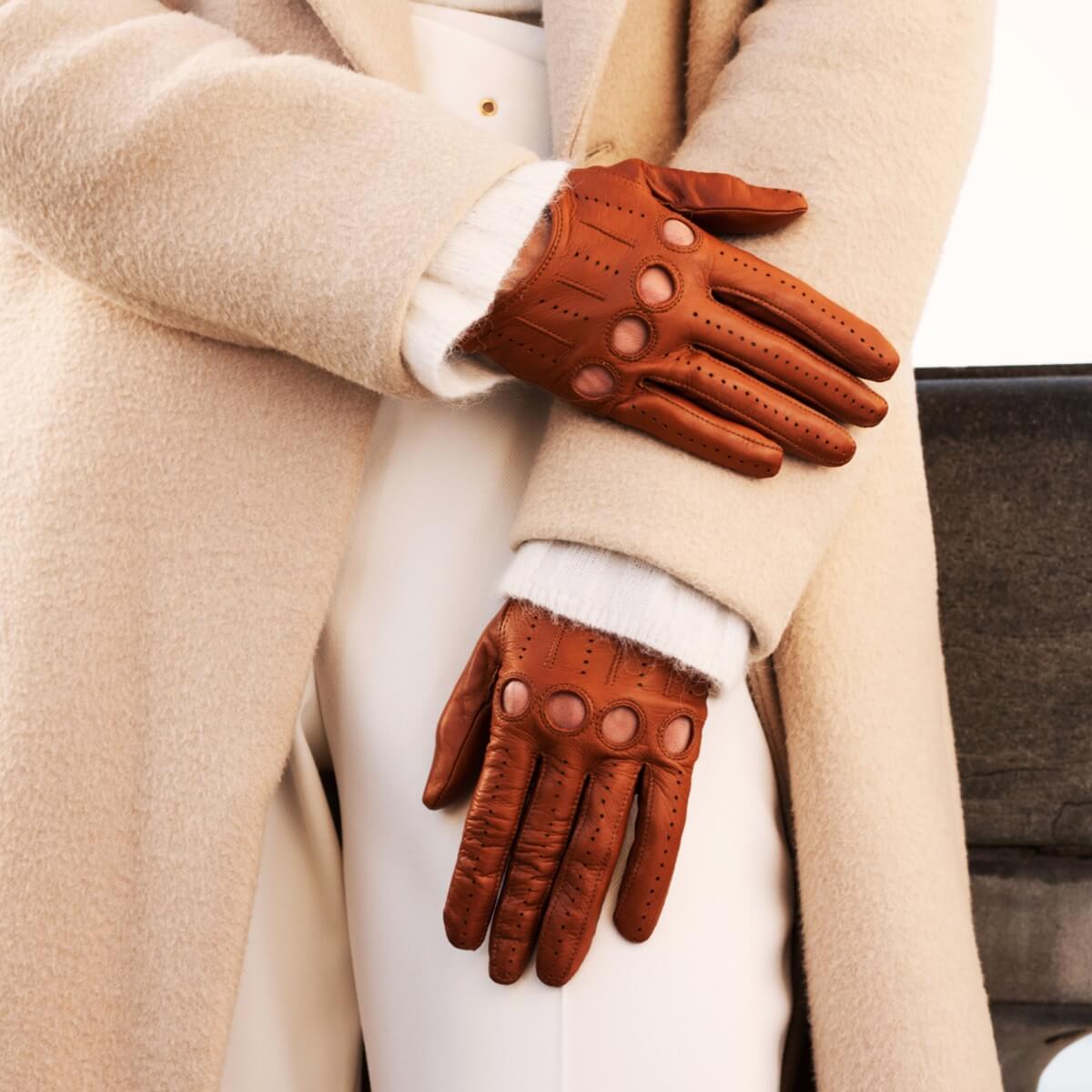 Alessa (cognac) - Classic Italian lambskin leather driving gloves - Glamourous Grace