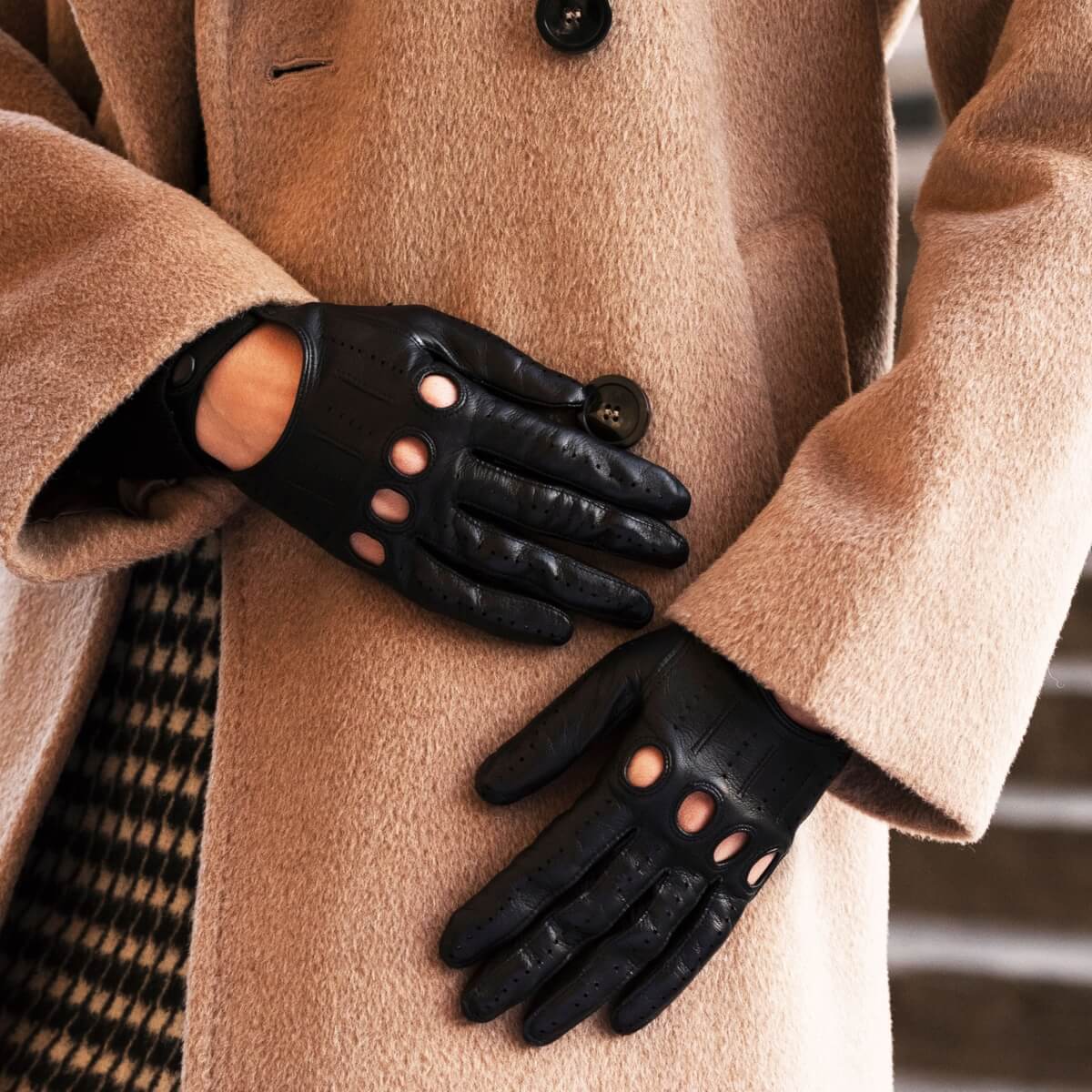 Alessa (black) - Classic Italian lambskin leather driving gloves - Glamourous Grace