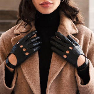Alessa (black) - Classic Italian lambskin leather driving gloves & touchscreen feature - Glamourous Grace