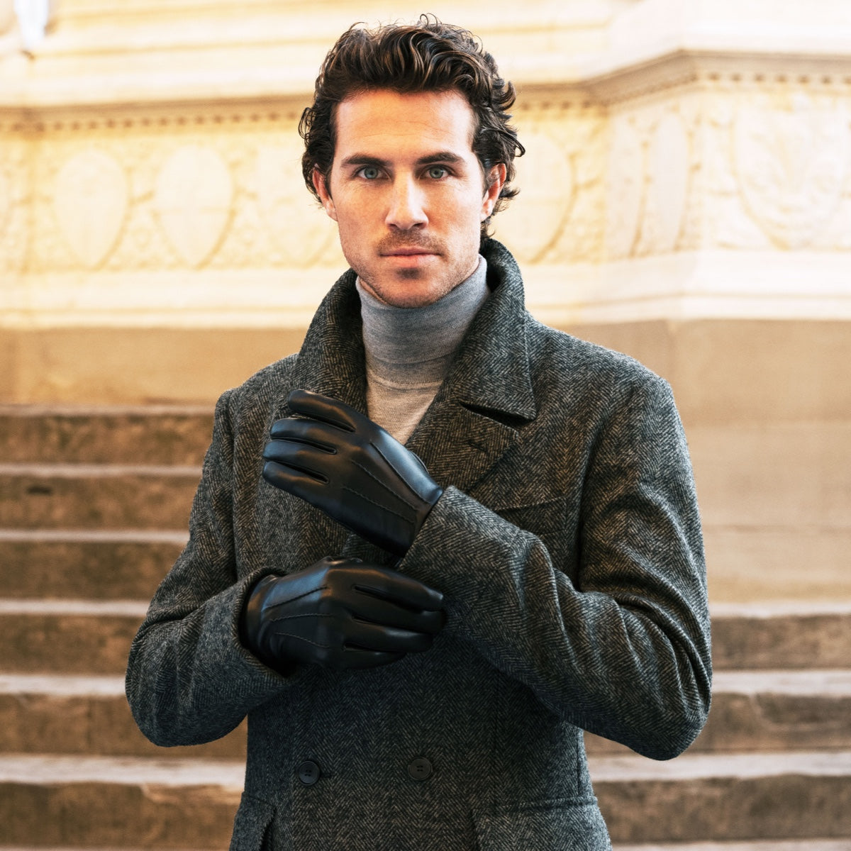 Alessandro (black) - Italian lambskin leather gloves with cashmere lining & touchscreen feature - Glamourous Grace