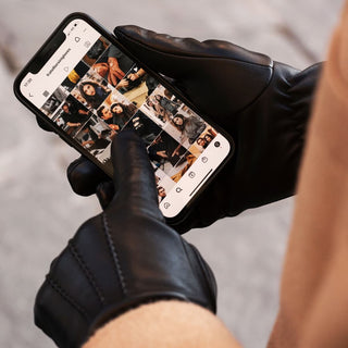 Alessandro (black) - Italian lambskin leather gloves with cashmere lining & touchscreen feature - Glamourous Grace
