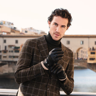 Alonzo (black) - Italian lambskin leather gloves with cashmere lining & touchscreen feature - Glamourous Grace
