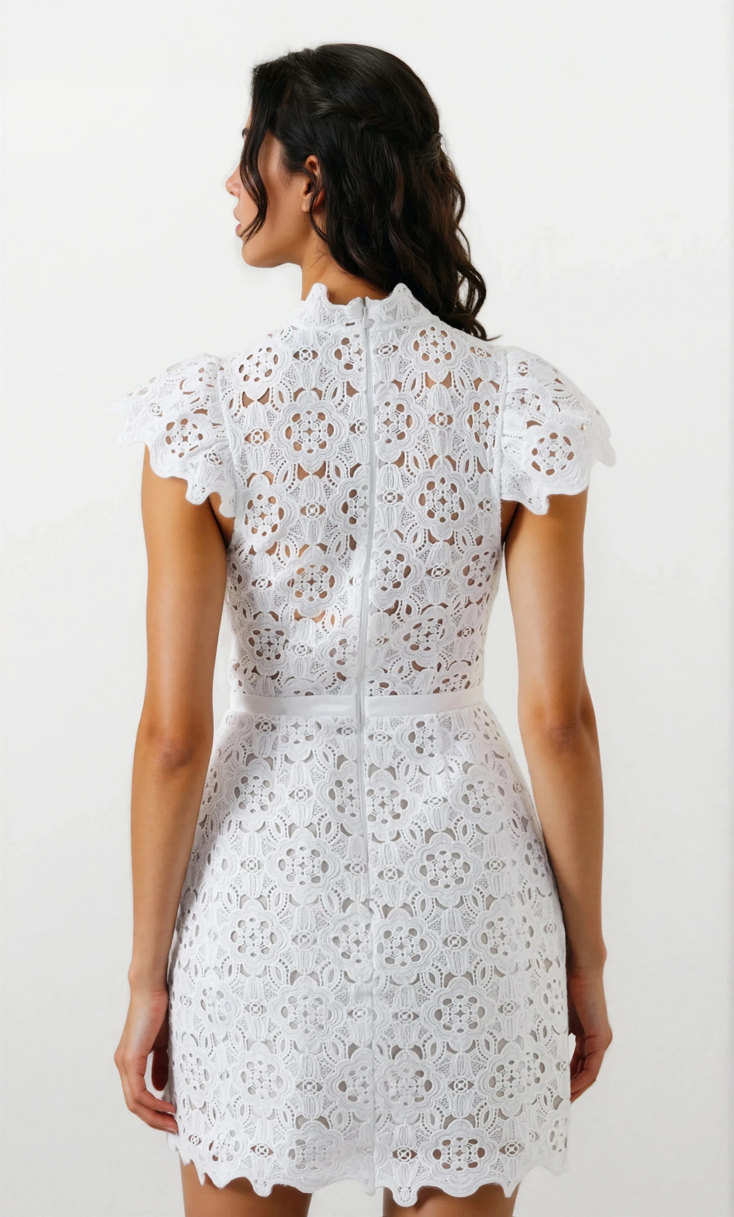 Rowen Hourglass Lace Dress – Orchid White (Final Sale) - Glamourous Grace