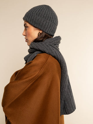 Milano (dark grey) - Italian 100% cashmere ribbed beanie (unisex) - Glamourous Grace