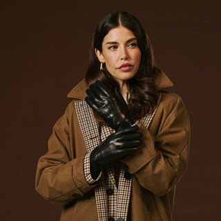 Bella (black) - Italian lambskin leather gloves with lambswool lining & touchscreen feature - Glamourous Grace