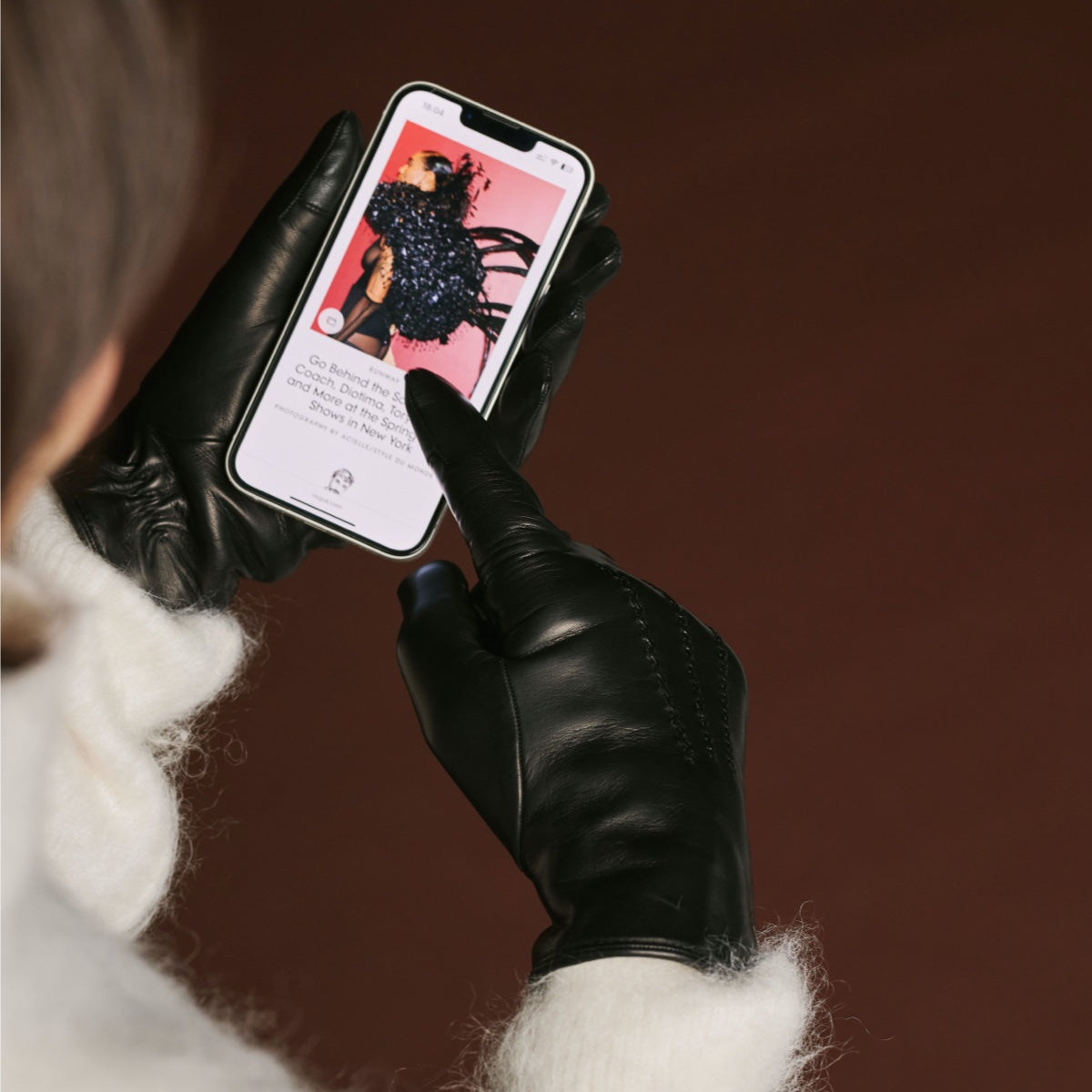 Bella (black) - Italian lambskin leather gloves with lambswool lining & touchscreen feature - Glamourous Grace