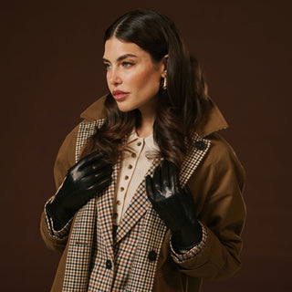 Bella (black) - Italian lambskin leather gloves with lambswool lining & touchscreen feature - Glamourous Grace