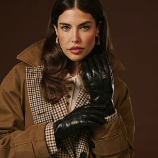Bella (black) - Italian lambskin leather gloves with lambswool lining & touchscreen feature - Glamourous Grace