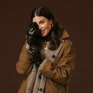 Bella (black) - Italian lambskin leather gloves with lambswool lining & touchscreen feature - Glamourous Grace