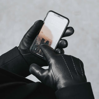 Benjamin (black) – Thick goatskin leather gloves with warm lambswool lining & touchscreen feature - Glamourous Grace