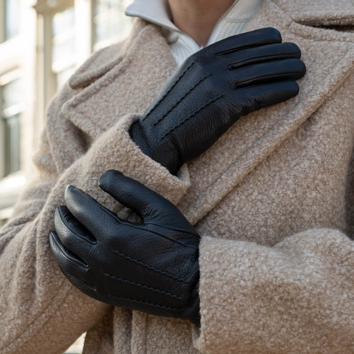 Benjamin (black) – Thick goatskin leather gloves with warm lambswool lining & touchscreen feature - Glamourous Grace