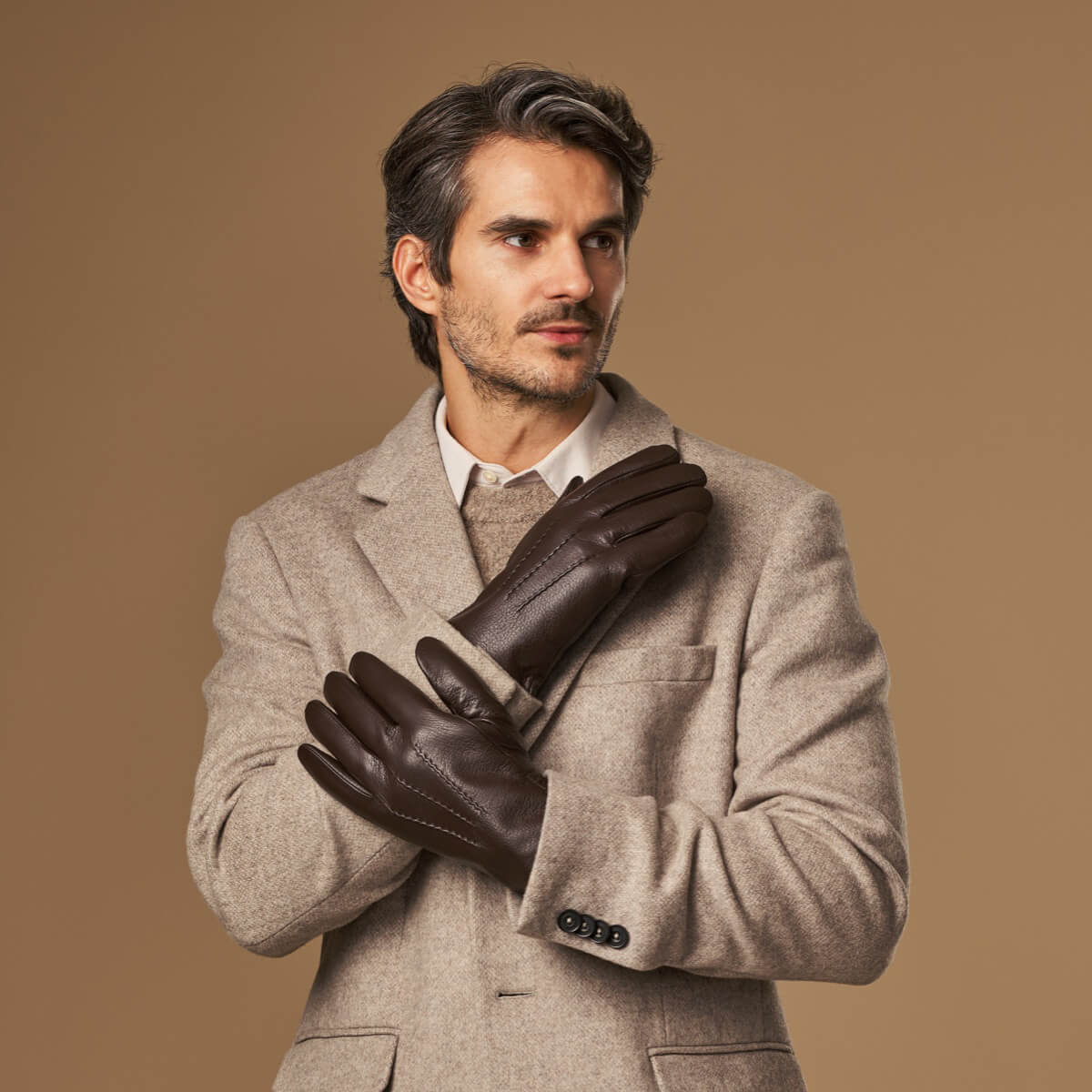 Benjamin (brown) – Thick goatskin leather gloves with warm lambswool lining & touchscreen feature - Glamourous Grace