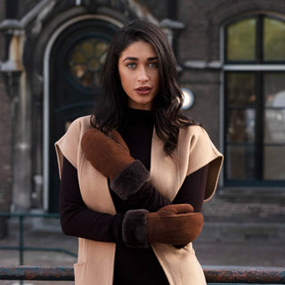 Brooke (brown) – Suede mittens with luxurious sheep fur lining - Glamourous Grace