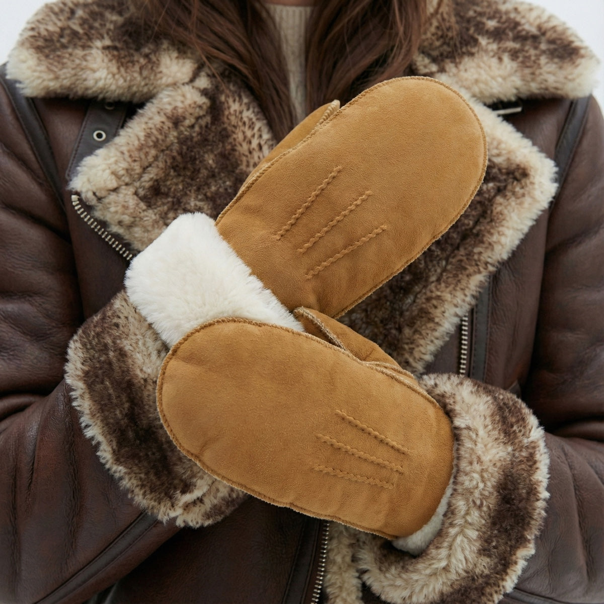 Brooke (camel) – Suede mittens with luxurious sheep fur lining - Glamourous Grace