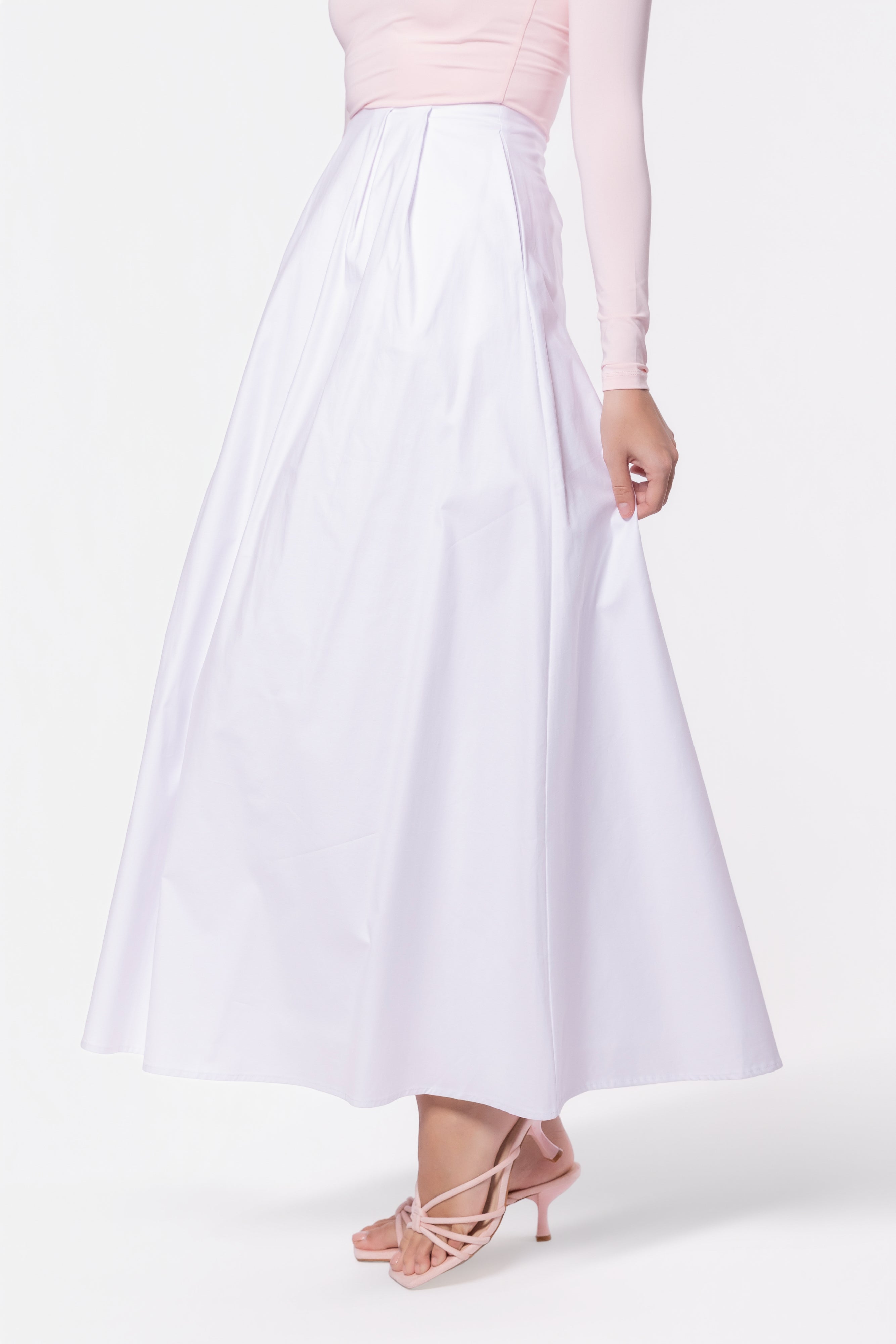 Serin Skirt (White) - Glamourous Grace