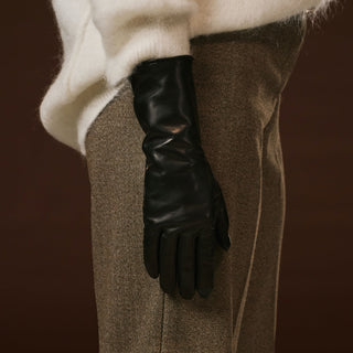 Camilla (black) - Italian long leather winter gloves with luxurious cashmere lining - Glamourous Grace