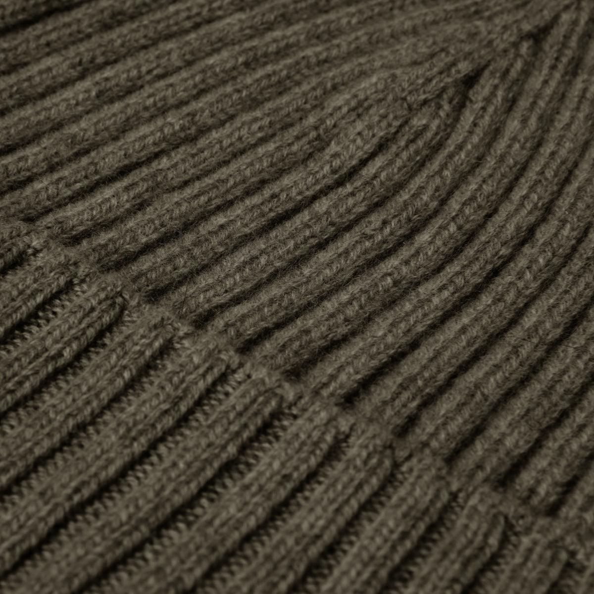 Milano (dark green) - Italian 100% cashmere ribbed beanie (unisex) - Glamourous Grace